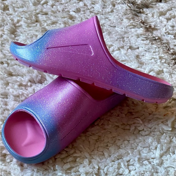 Like NEW! Youth Sparkly Slides - Picture 3 of 6